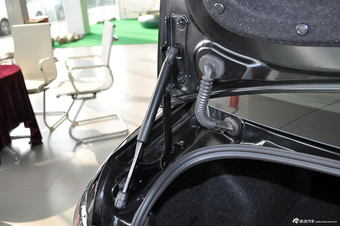 2012款奔腾B90 2.0L手动豪华型