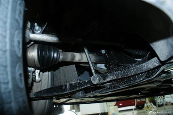 2013款东风标致408 2.0L手动舒适版