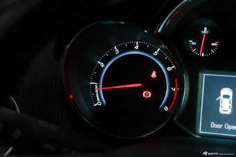 2013款科鲁兹掀背1.6L自动豪华版