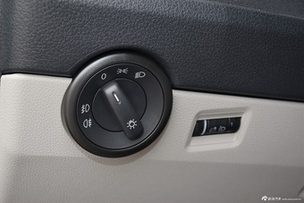 2016款凯路威2.0T自动四驱舒适版9座