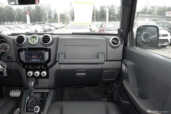 2016款北京BJ40L 2.3T自动四驱尊享版