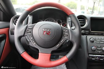 2014款日产GT-R 3.8T Premium Edition 棕红内饰版图片