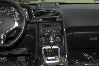 2015款东风标致3008 2.0L自动经典型