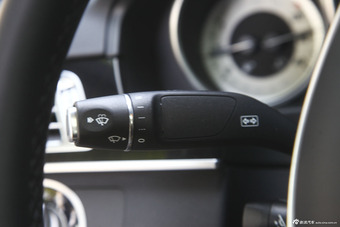 2015款奔驰E260L 2.0T自动豪华型运动轿车