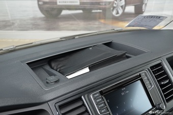 2016款凯路威2.0T自动四驱舒适版9座