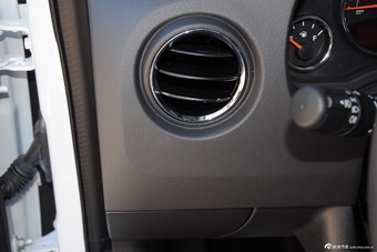 2015款指南者2.0L两驱豪华型