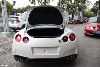 2014款日产GT-R