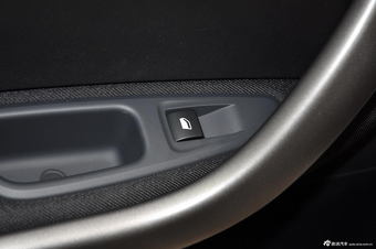 2013款东风标致408 2.0L手动舒适版