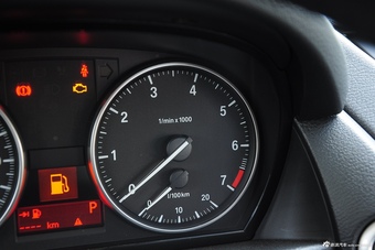 2015款宝马X1 sDrive18i时尚晋级版