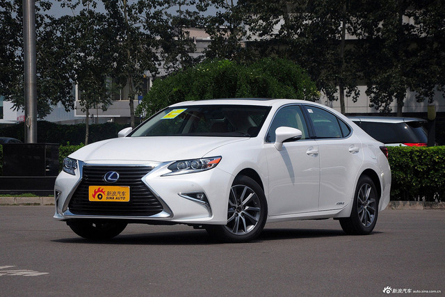 2015款雷克萨斯ES 2.5L自动300h尊贵版 珍珠白色