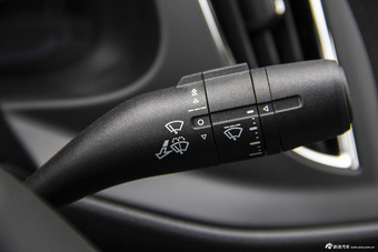 2015款荣威360 1.5L自动豪华版