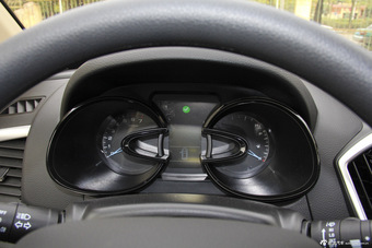 2015款东风风神AX7 2.0L手动智悦型