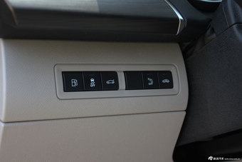 2014款东风标致408 1.6T自动尊贵版