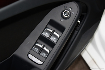 2015款奥迪A4L到店实拍