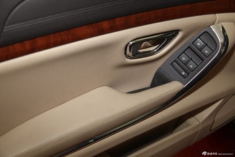 2012款荣威950 2.4L LUX豪华版