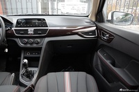 2016款宝骏630 1.5L手动标准型