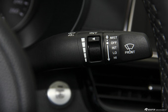 2016款起亚K5 2.0L自动LUXURY