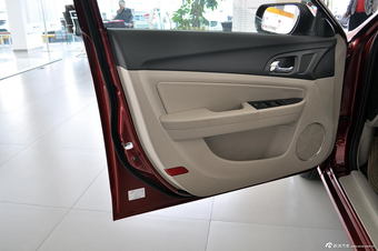 2013款奔腾B50 1.6L手动舒适型