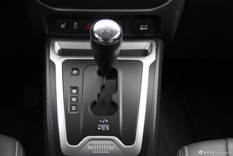 2014款指南者2.0L自动两驱豪华版