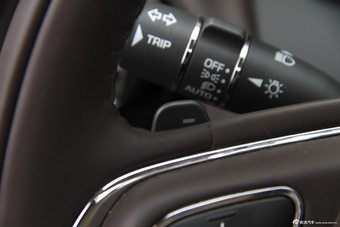 2015款捷豹XJL 2.0T两驱典雅商务版