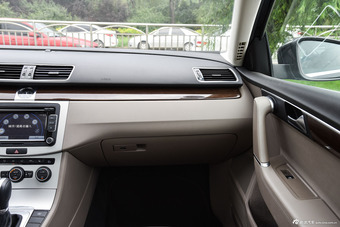 2015款迈腾2.0TSI尊贵型