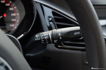 2016款奔腾B70 2.0L自动十周年纪念版