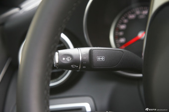 2015款奔驰C级C200 2.0T自动运动版 4MATIC