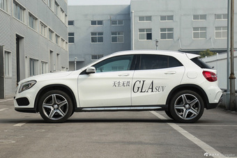 2015款奔驰GLA260 2.0T自动4MATIC 运动型