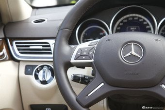 2015款奔驰E320L 3.0T自动4MATIC运动轿车