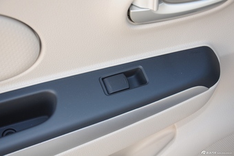 2015款启辰D50 1.6L自动豪华版