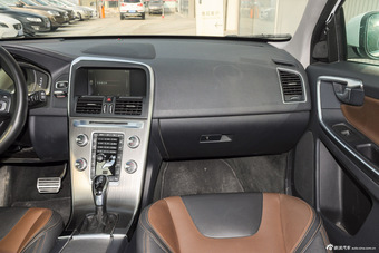 2016款沃尔沃XC60 2.5T自动 T6 AWD智越版