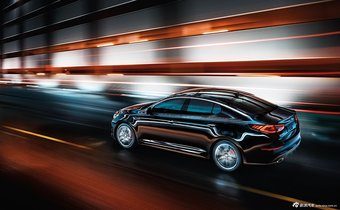 2014款起亚K5海外版官方图