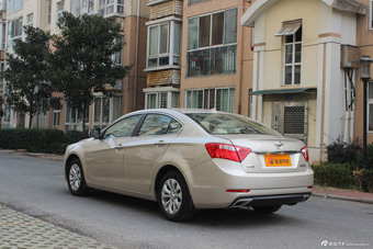 2014款海马M8 2.0L手动舒适型图片