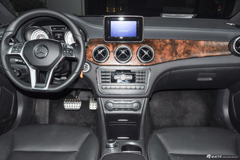 2016款奔驰GLA级 GLA260 2.0T自动4MATIC运动型