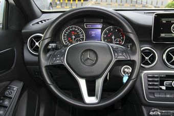 2015款奔驰A180 1.6T自动