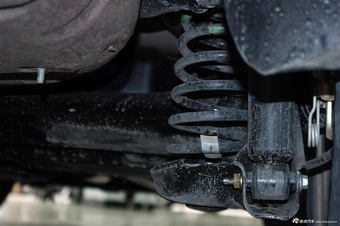 2013款东风标致408 2.0L手动舒适版图片