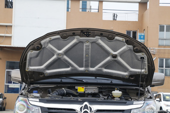 2016款睿行M90 2.0L手动标准型平顶掀背门