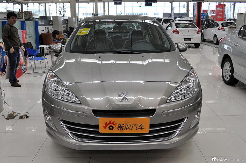 2013款东风标致408 2.0L手动舒适版