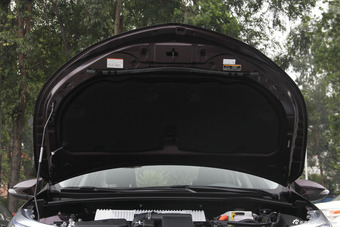 2016款雷凌双擎1.8L自动精英天窗版