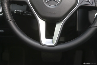 2015款奔驰E260L 2.0T自动豪华型运动轿车