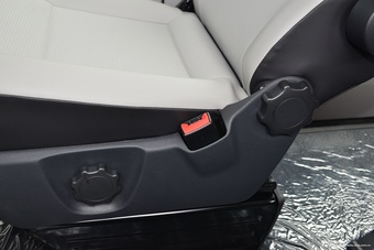 2016款凯路威2.0T自动四驱舒适版9座