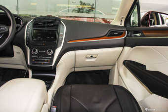 2016款林肯MKC 2.0T自动四驱尊耀版