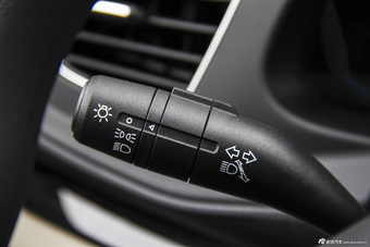 2015款荣威360 1.5L自动豪华版