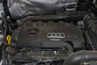 2015款奥迪Q3 35TFSI进取型