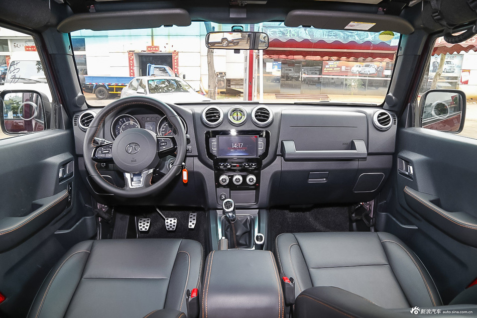 2016款北京BJ40L 2.0T手动四驱尊贵版