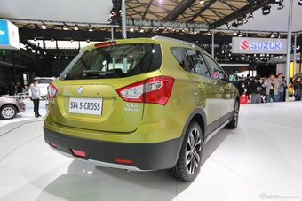 铃木SX4 S-CROSS