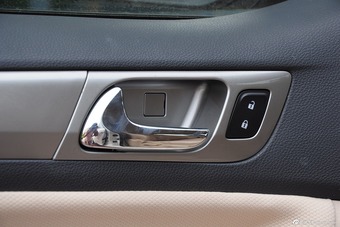 2015款萨瓦纳2.8T手动四驱柴油豪华版5座