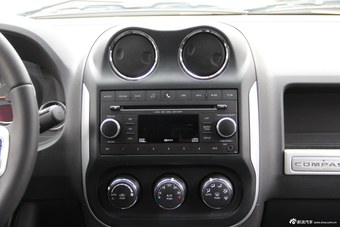 2014款指南者2.0L自动两驱豪华版