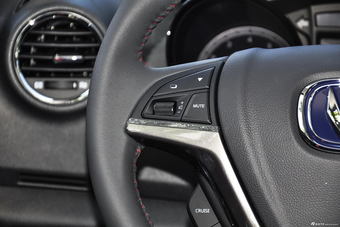 2016款长安CS15 1.5L手动豪华版