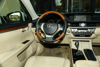 2013款雷克萨斯ES 250自动豪华型
